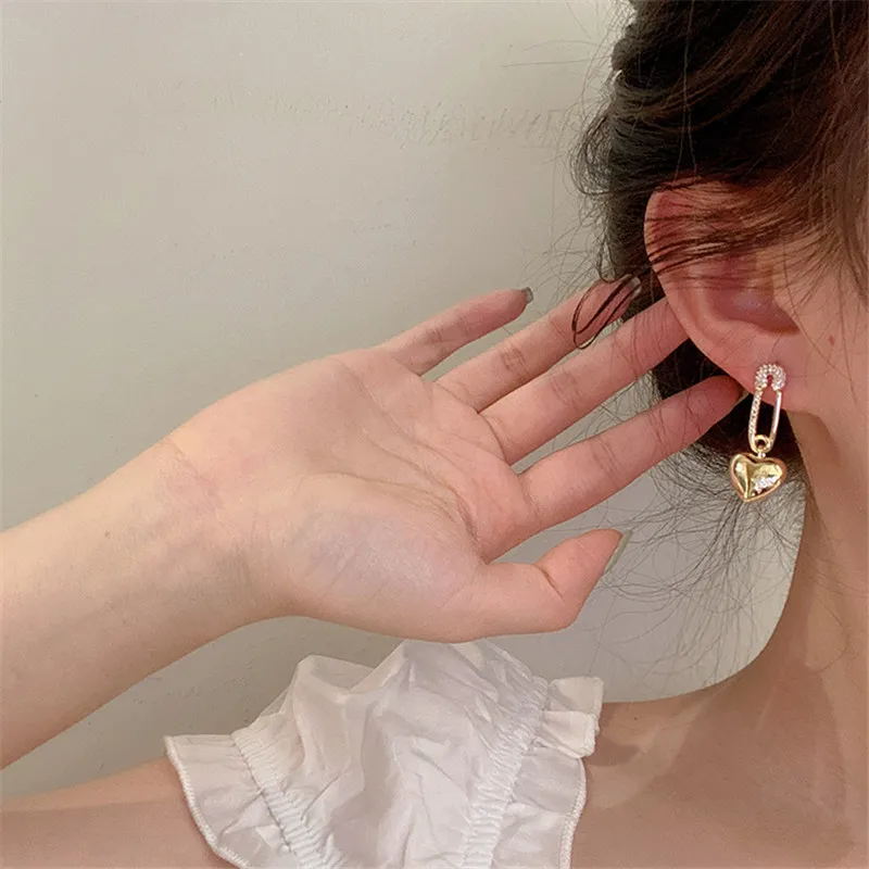 

Vintage Gold Color Zircon Asymmetry Heart Pin Stud Earring for Women Girl Metal Geometric Piercing Earrings Statement Jewelry