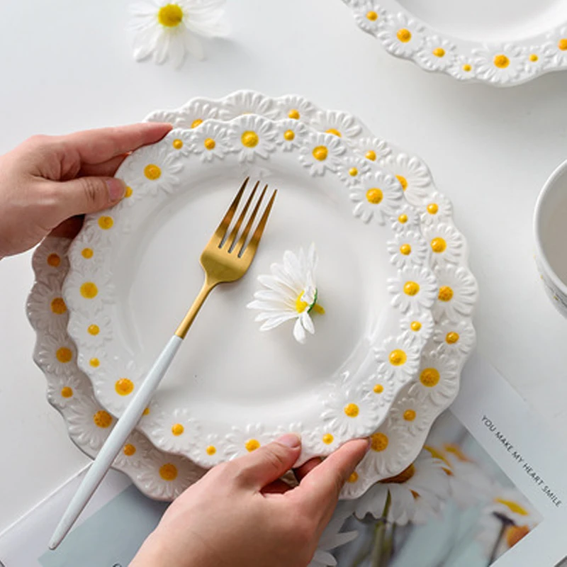 

Ceramic Embossed Little Daisy Plate Dinner Set Household Dishes Rice Soup Bowl Meal Plate Bakeware Kitchen Tableware