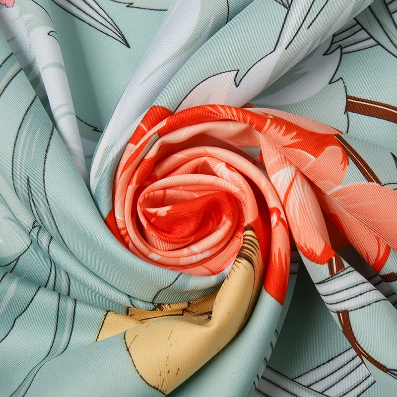 Рисунок 3 - Женский шарф с цветочным принтом