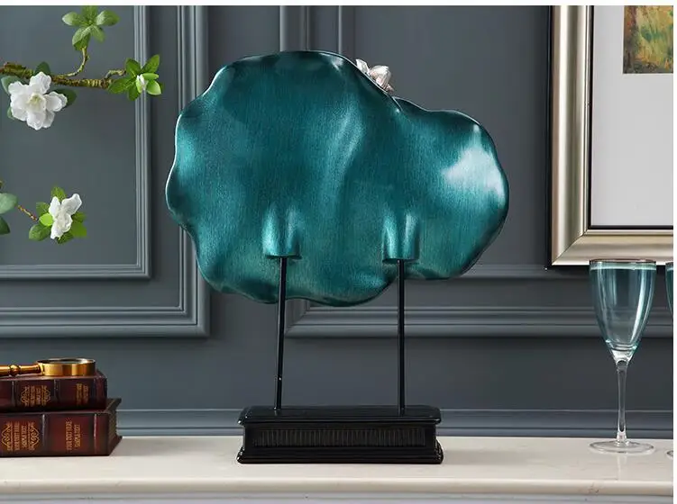 

European Resin Lucky Deer Lotus Ornaments Wedding Gift Home Livingroom Table Figurines Crafts Office Desk Animal Decoration