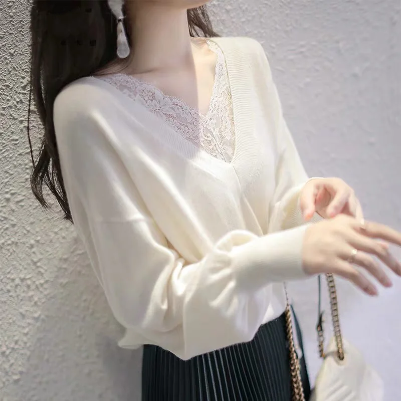 

Lace bottomed blouse women's new 2021 spring and autumn foreign style V-neck hollow out thin wool loose white sweater women
