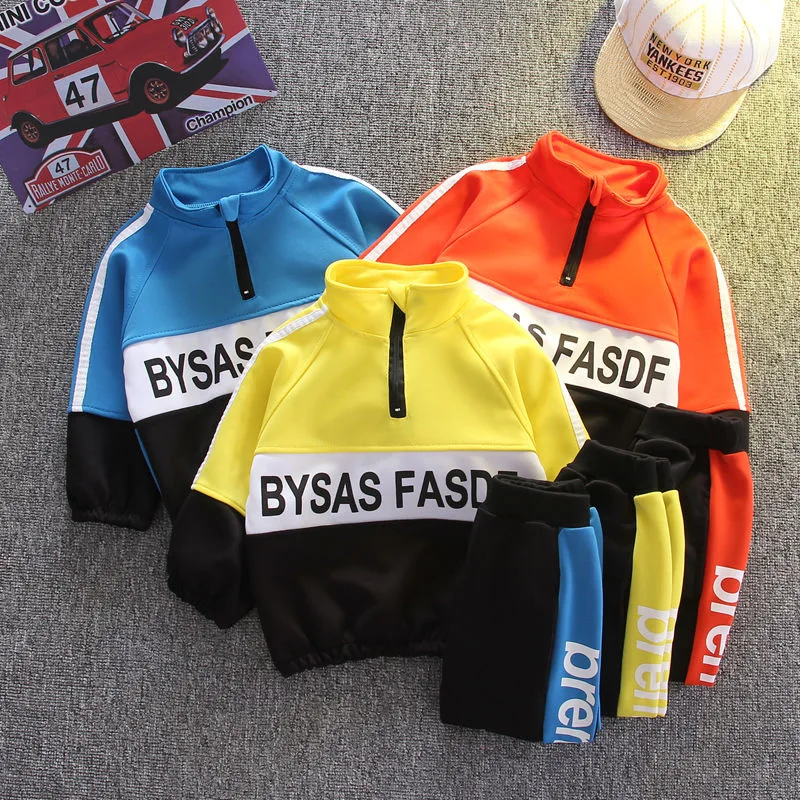 Демисезонный спортивный костюм для маленьких мальчиков с буквенным принтом