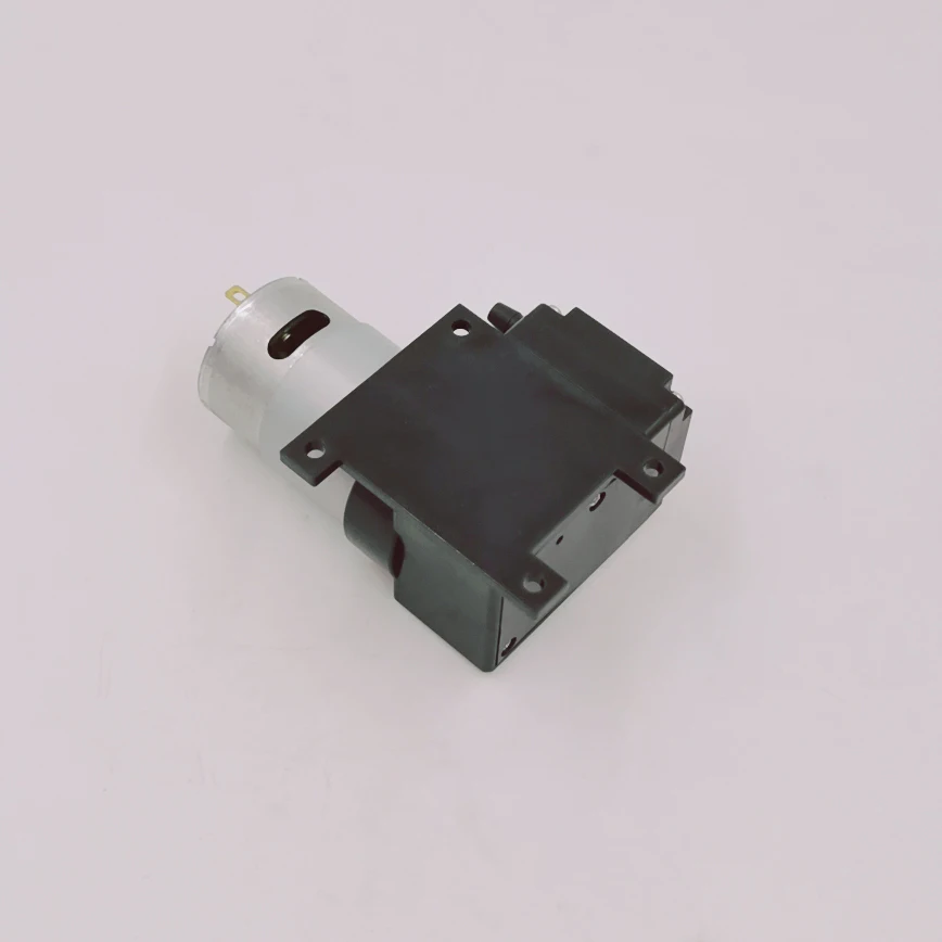 Щетки и уменьшенного использования пластин электродвигатель постоянного тока