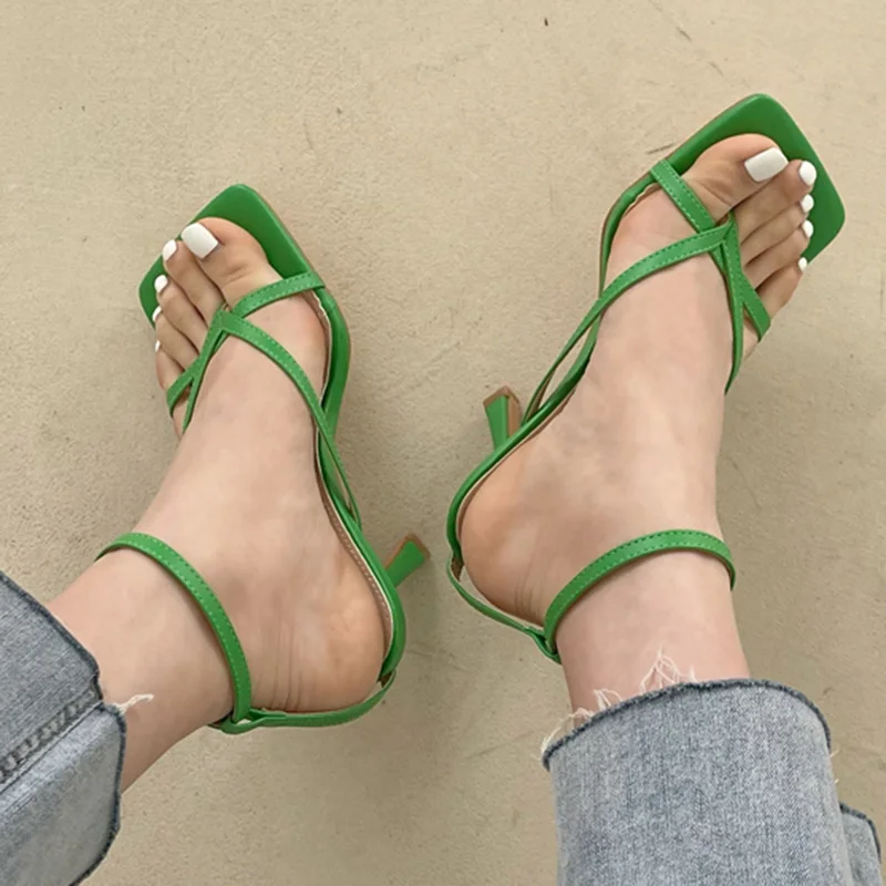 2021 в гладиаторском стиле зеленого цвета крутые босоножки на высоком каблуке 9 см