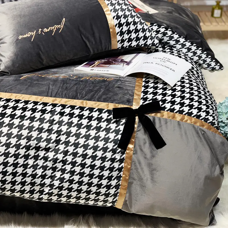 Комплект постельного белья из бархата Dove серо-черный клетчатый блестящий