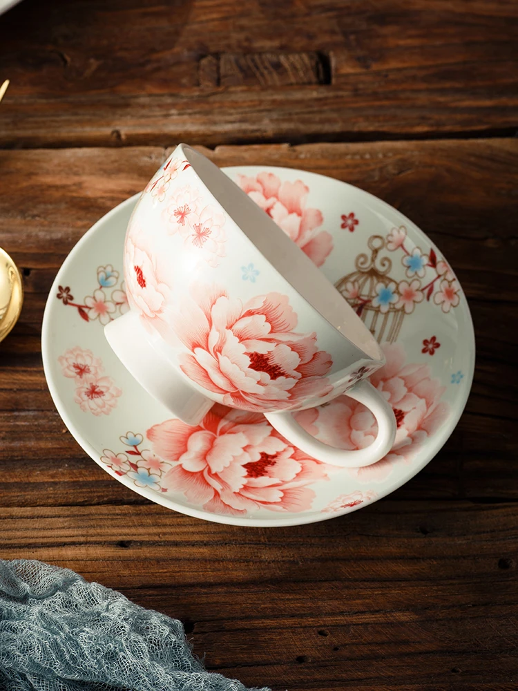 Керамическая кофейная чашка европейская в стиле Пномпень розовая набор блюдец