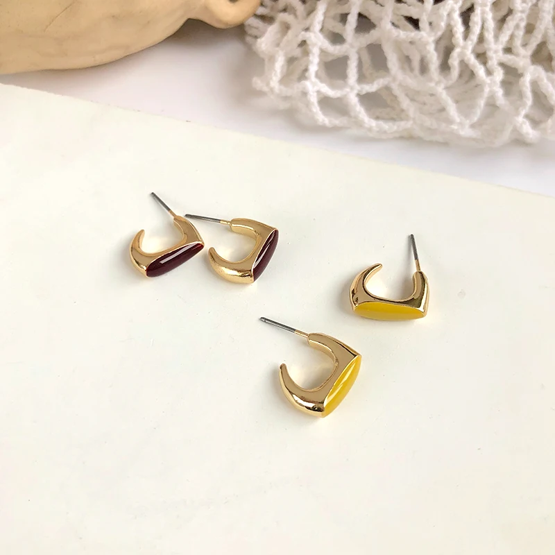 

Delicate New Jewelry Simply Small Earrings Golden Plating Blue Yellow Red Enamel Short Stud Earrings Female Jewelry Girl Gifts