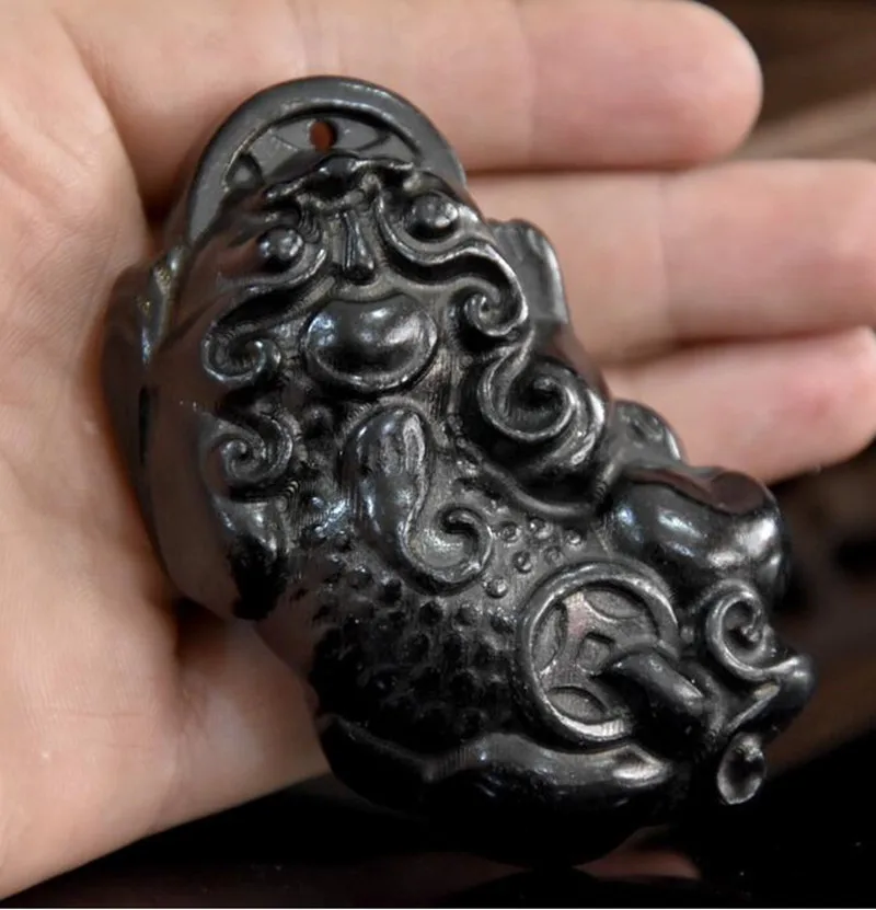 

Архаизированная черная железная статуя гатерита Hongshan culture
