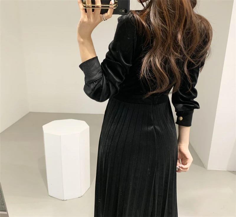 Винтажное женское платье с рукавами-фонариками и высокой талией однотонное