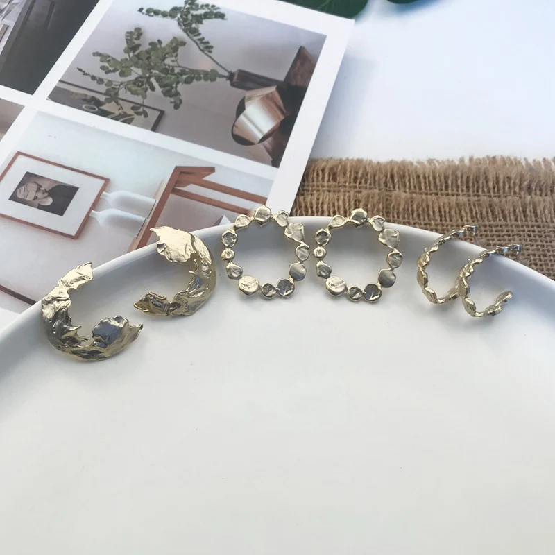 MENGJIQIAO новые винтажные Необычные круглые матовые металлические золотые серьги-гвоздики для женщин, модные вечерние ювелирные изделия с геометрическим рисунком, подарки
