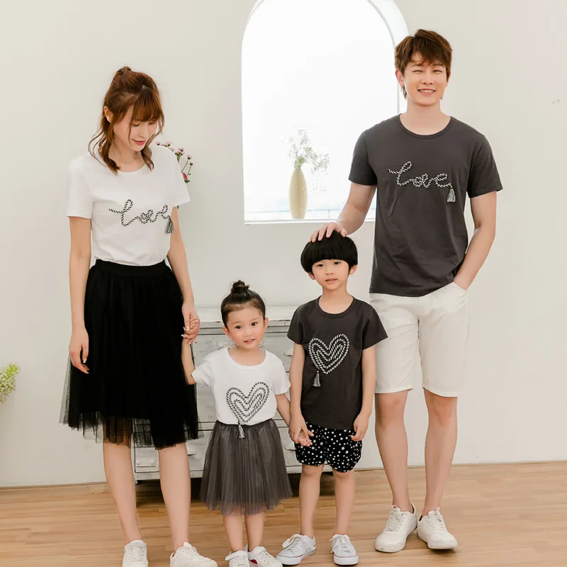 

Mommy and Me Clothes Family Matching Outfits Mom Daughter Look Father Son Tshirt Mother Mama Dad Clothing Daddy Baby Mum Dresses