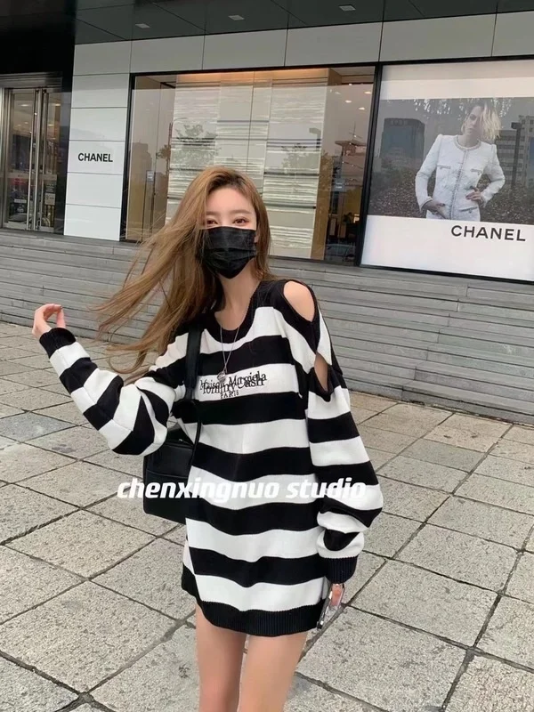 

Loose Black and White Striped off-the-Shoulder Sweater