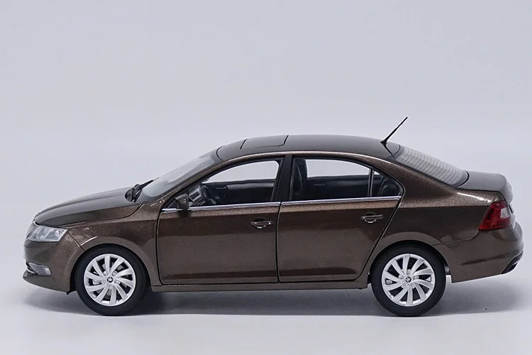 1:18 Высокая тщательная Skoda Rapid сплав модель автомобиля статические металлические модельные автомобили с оригинальной коробкой