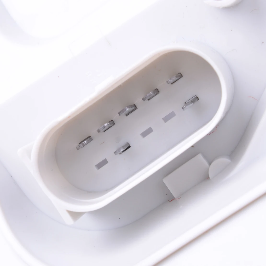 

4F5945221C 4F5945221 Left Tail Rear Light Bulb Holder Plastic White Fit For Audi A6 C6 A6L 2005 2006 2007 2008 Plastic