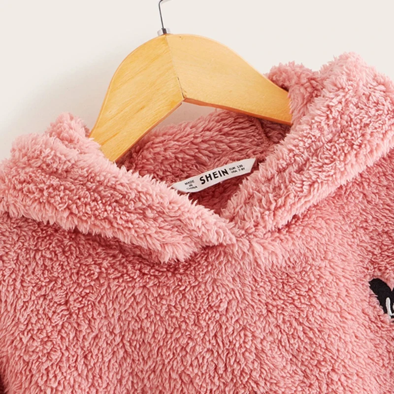 SHEIN Kiddie розовый вышитый спереди Повседневный плюшевый худи детские топы Весна длинный рукав подростковые Осенние милые свитшоты
