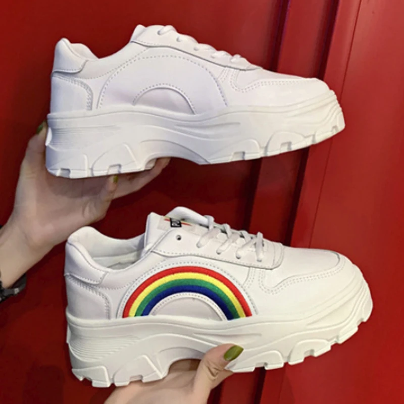 Женские кроссовки на шнуровке радужные кожаные массивной вулканизированной