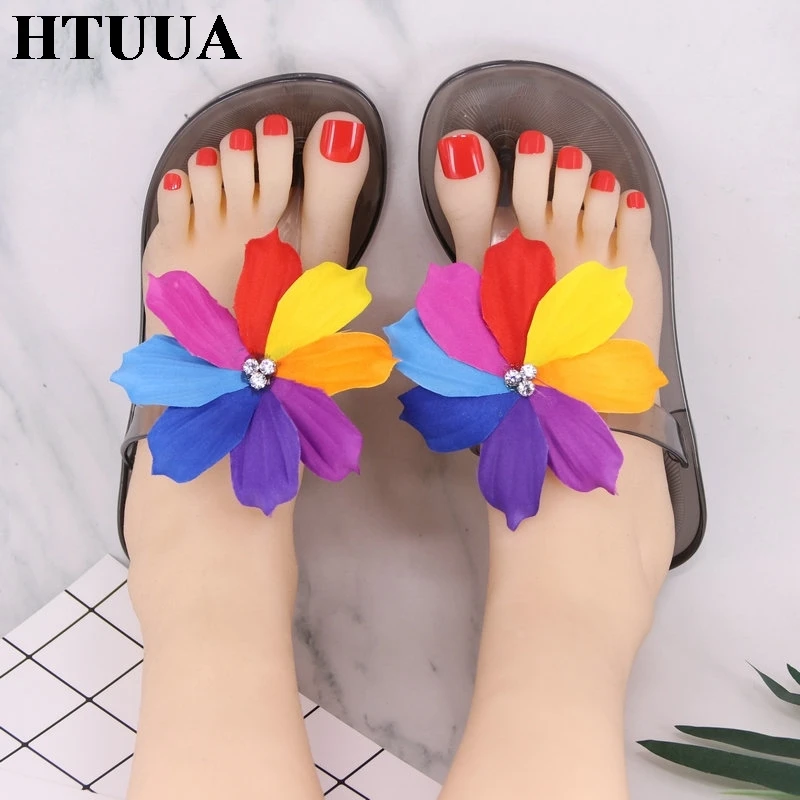 HTUUA/Новинка; модные разноцветные шлепанцы с цветами; женские шлепанцы на плоской подошве; пляжные вьетнамки в стиле бохо; летняя прозрачная обувь; повседневные сандалии; SX2183