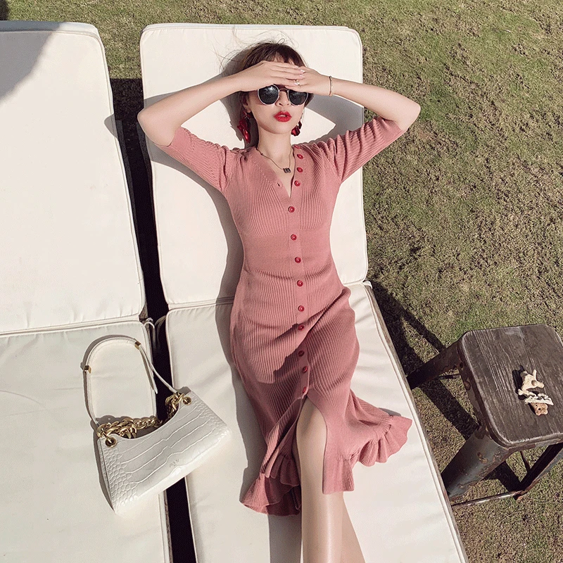 Платье женское длинное трикотажное с бахромой и коротким рукавом весна-лето 2021 |