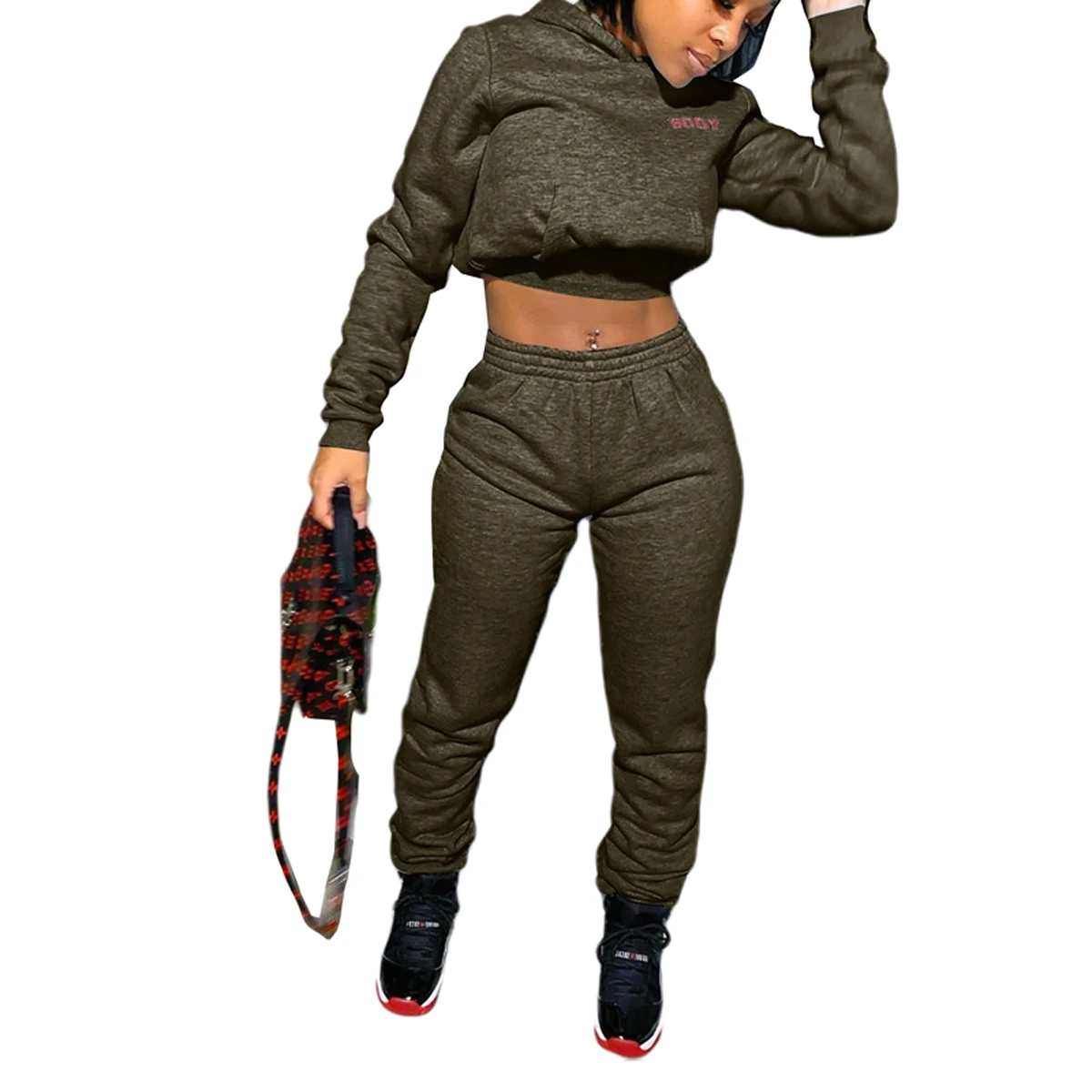 

Женская одежда с буквенным принтом; Осенне-зимний укороченный топ с длинными рукавами и передним карманом и капюшоном + брюки; Комплект из 2 ...