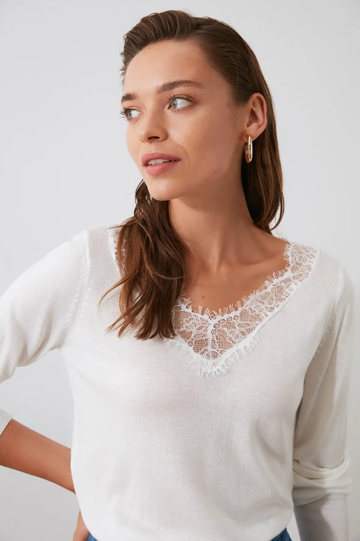 

Trendyol Lace Detail V Neck Knitwear Sweater TWOAW21KZ1179