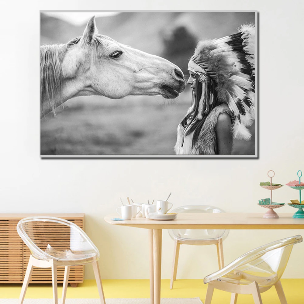 Черный белый цвет стены искусства минималистский индийский девушка и лошадь