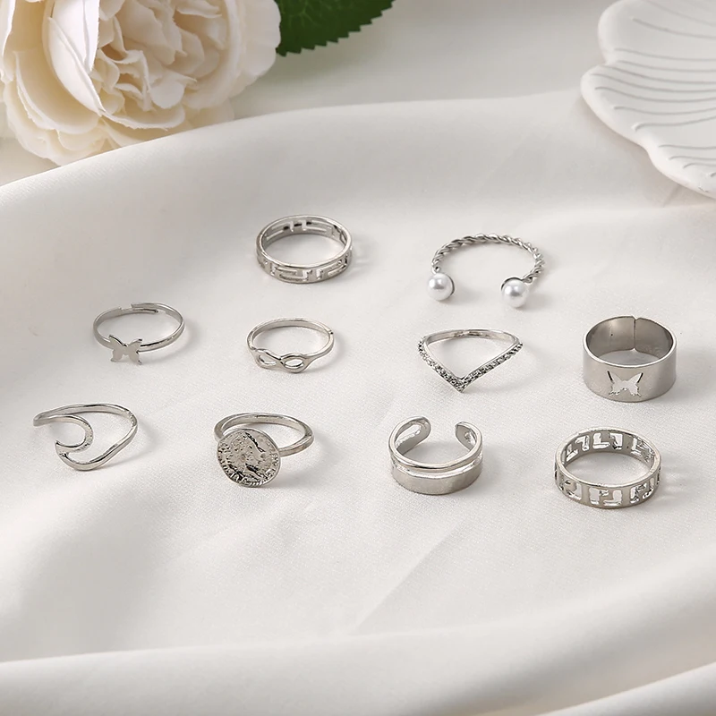 Женское кольцо в стиле барокко массивное средней длины с цветком бабочки 2022 |