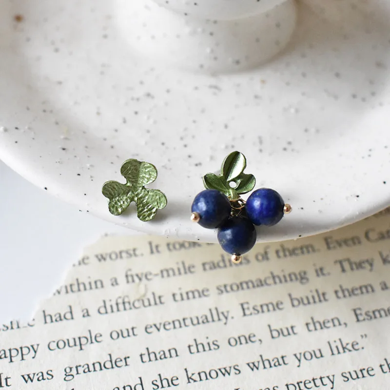 Женские асимметричные серьги гвоздики с изображением мультяшных фруктов