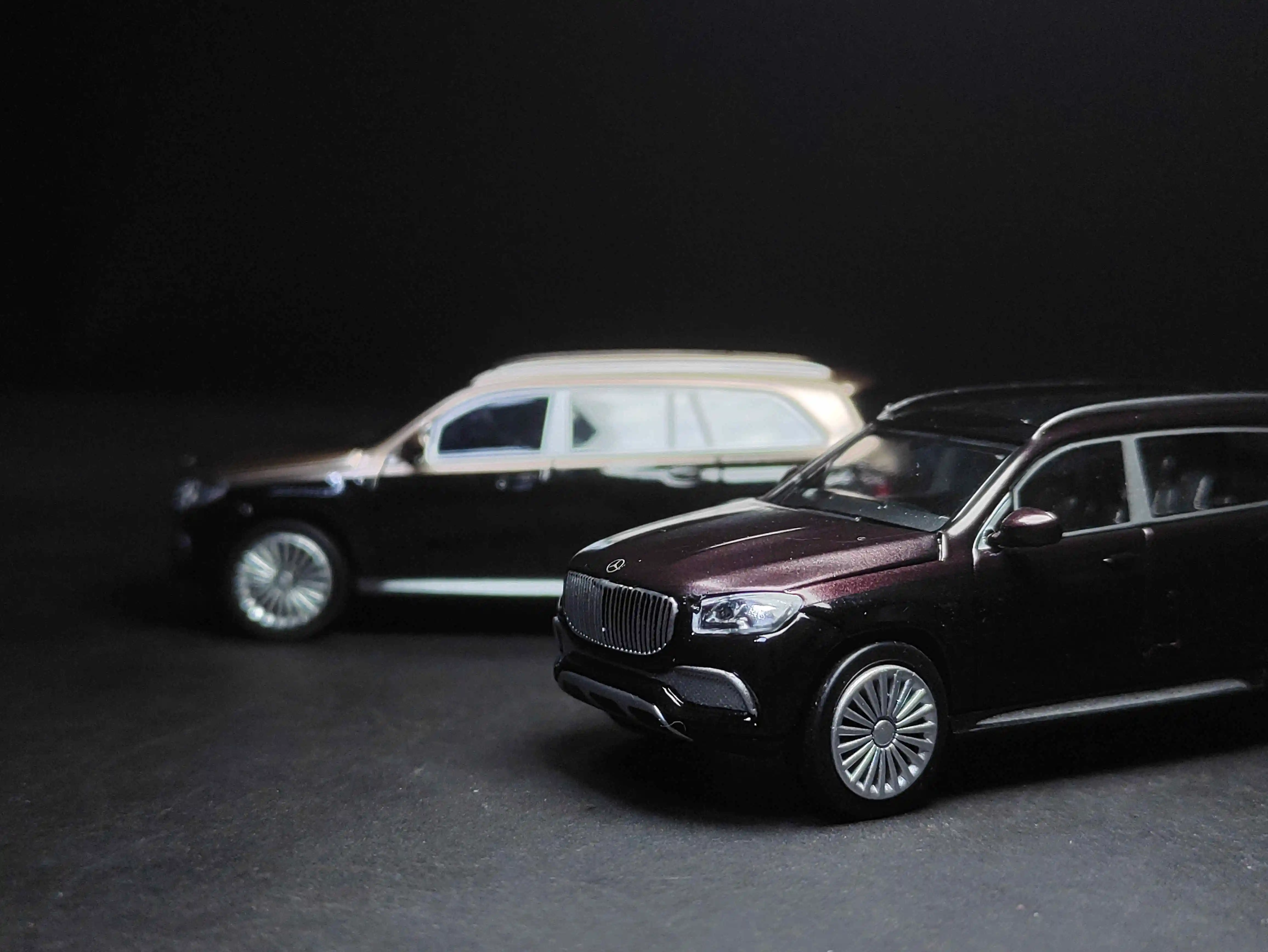 

HeyToys Para 1/64 Benz Maybach GLS 600 DieCast Model Car Collection Limited