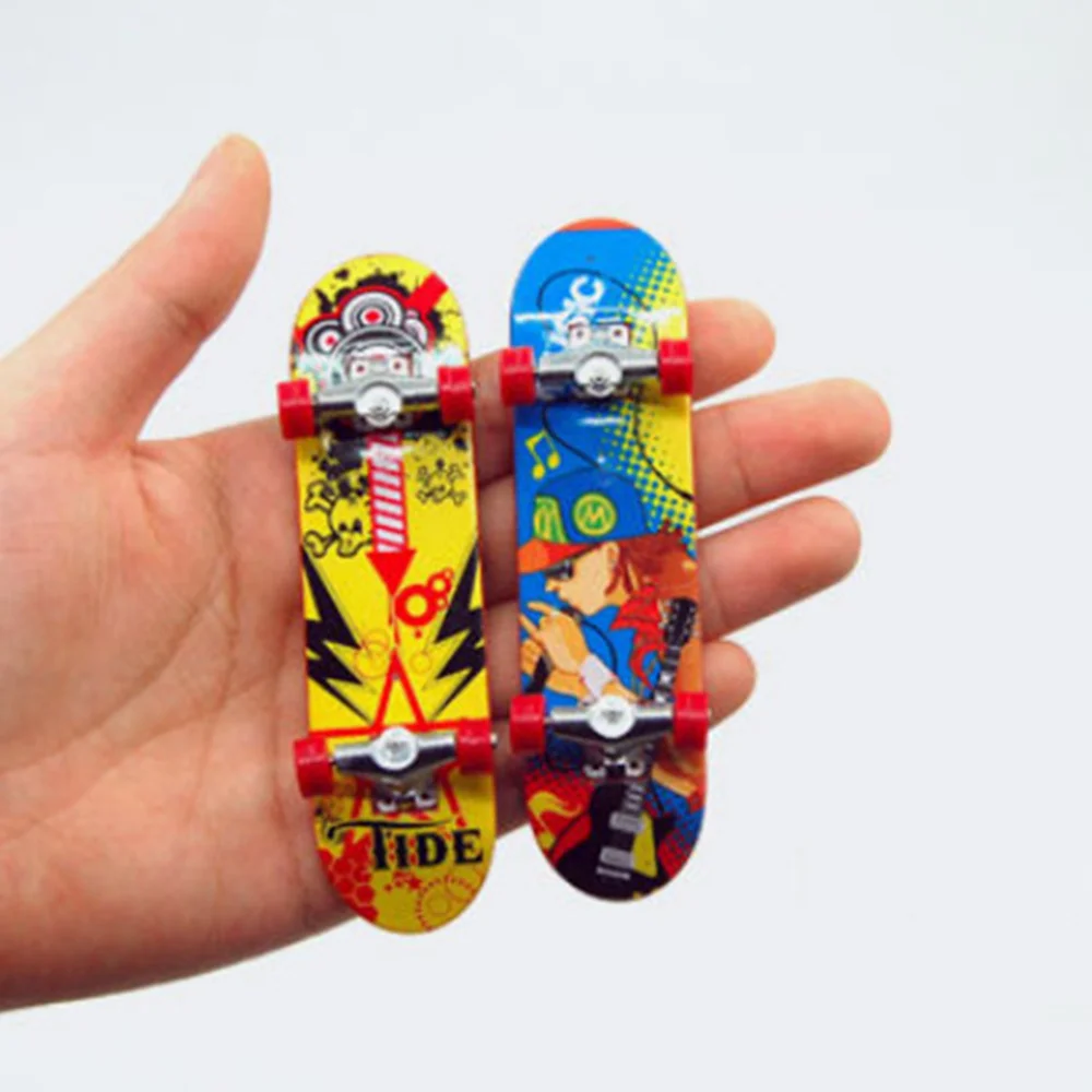 

6PCS Mini Skateboard Deck Truck Finger Board Park for Boy Kid Children Gift (Random Color)