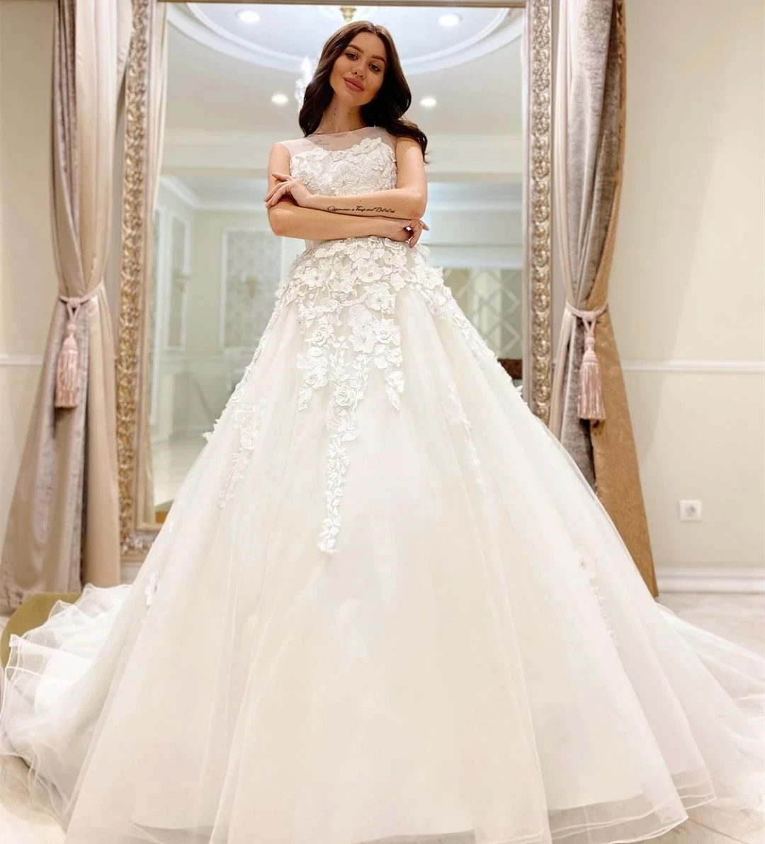 

Платье Свадебное ТРАПЕЦИЕВИДНОЕ со шлейфом, на завязках