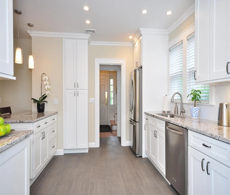 Latest styles kitchen cabinet furniture China Manufacture Modern Design Wooden Kitchen Cabinet Blum Hardware