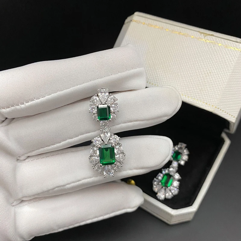 

Knobspin Solid 925 Sterling Earrings Wedding Engsgement Green Diamond Stud Earrings For WomenFashion Party Fine Jewelry Gift