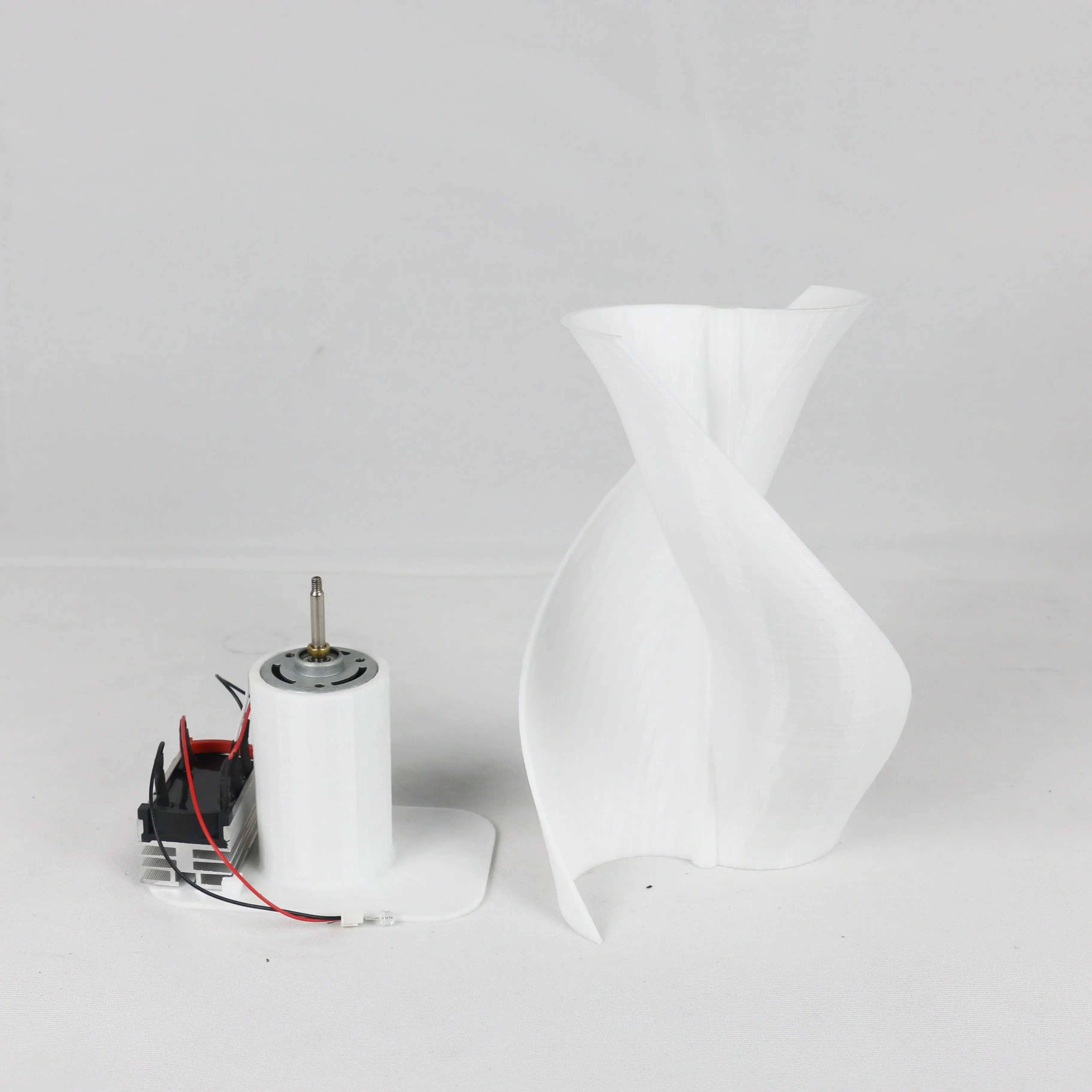 Маленькие светодиодсветодиодный фонари с микро двигателем постоянного тока