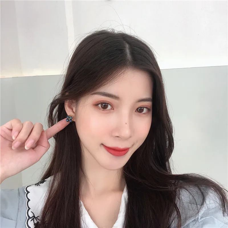 

South Korea retro fashion blue crystal flowers stud earrings contracted elegant temperament girl earrings