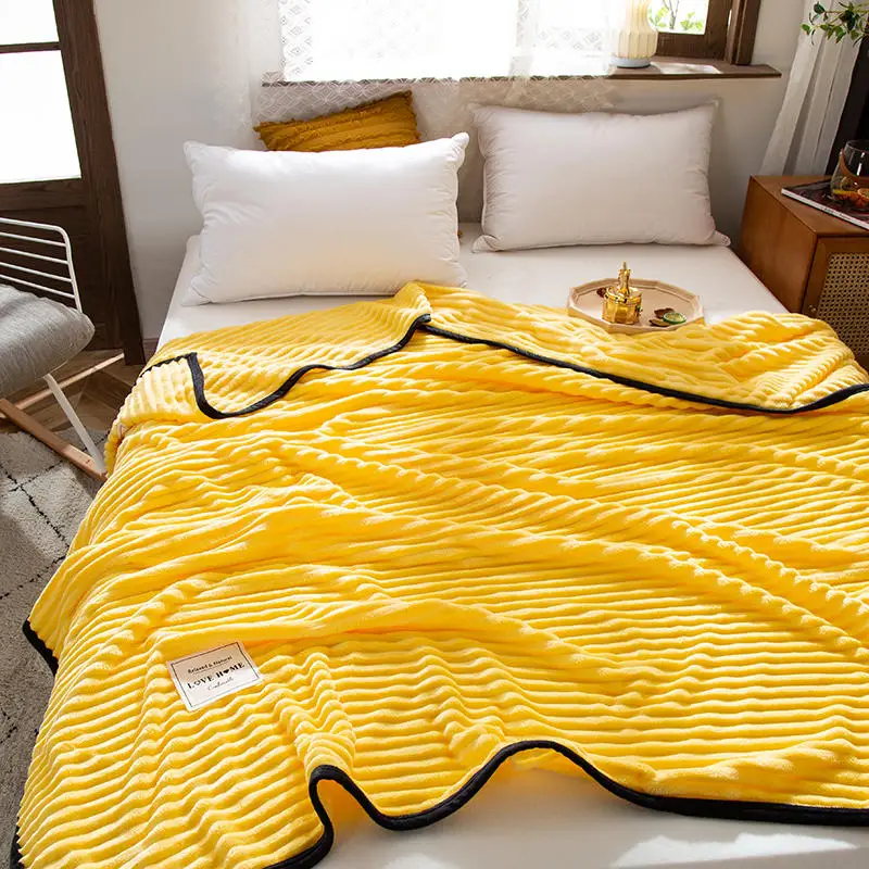 Фирменное заводское покрывало для дивана однотонное желтое мягкое теплое
