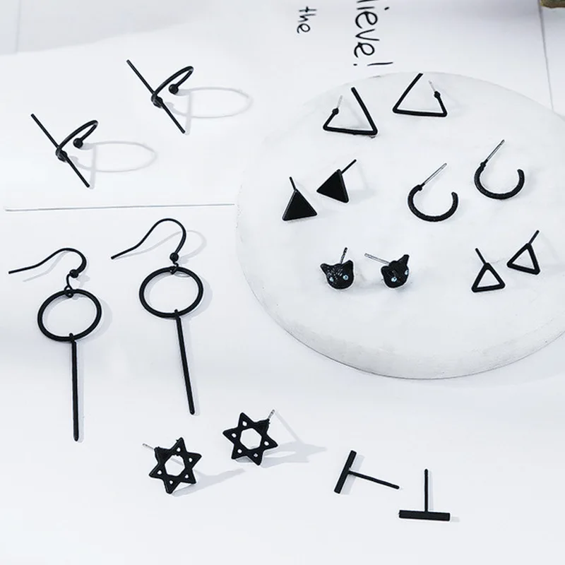 Женские серьги гвоздики в минималистическом стиле черные простые легкие