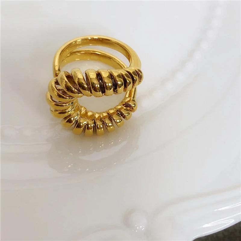 

UILZ 2020 New Autumn Vintage Big Gold Metal Spiral Open Finger Ring Adjustable for Women Girls Party Jewelry CRL093