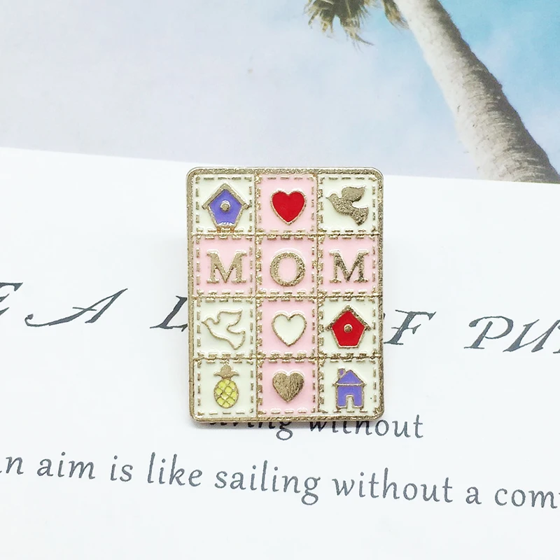 Креативная открытка для мамы значок в виде двойного голубяного домика модный