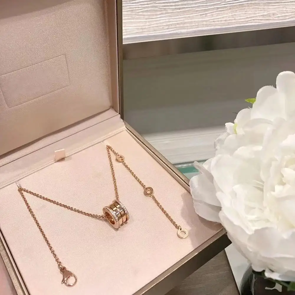 

Classic Fashion Brand Jewelry Titanium Steel Necklace Fashion Couple Christmas Gift Necklace for Women Exquisite Jewelry