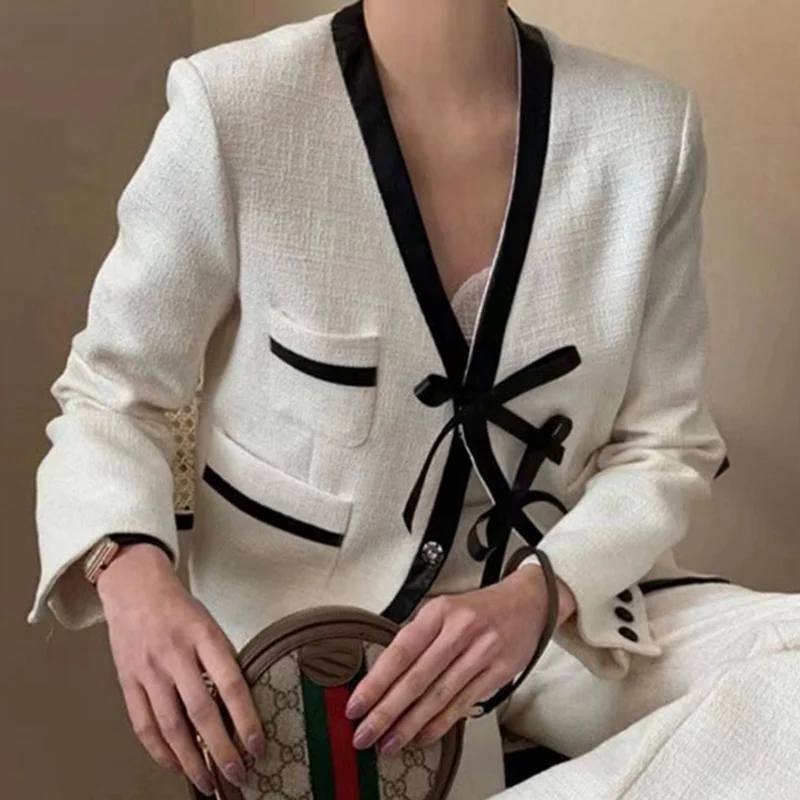 

Корейская женская куртка Chic осенний V-образный вырез Кружевная искусственная кожа прошивка контрастный дизайн с несколькими карманами кор...