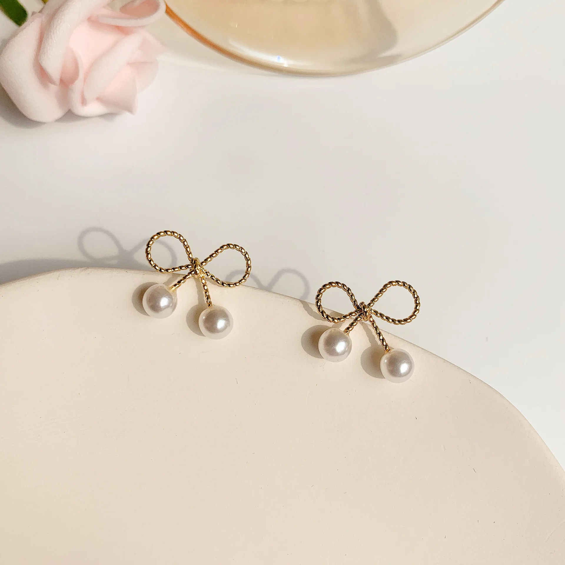 

Vintage Women Bow Pearl Elegant Sweet Girl Party Earring