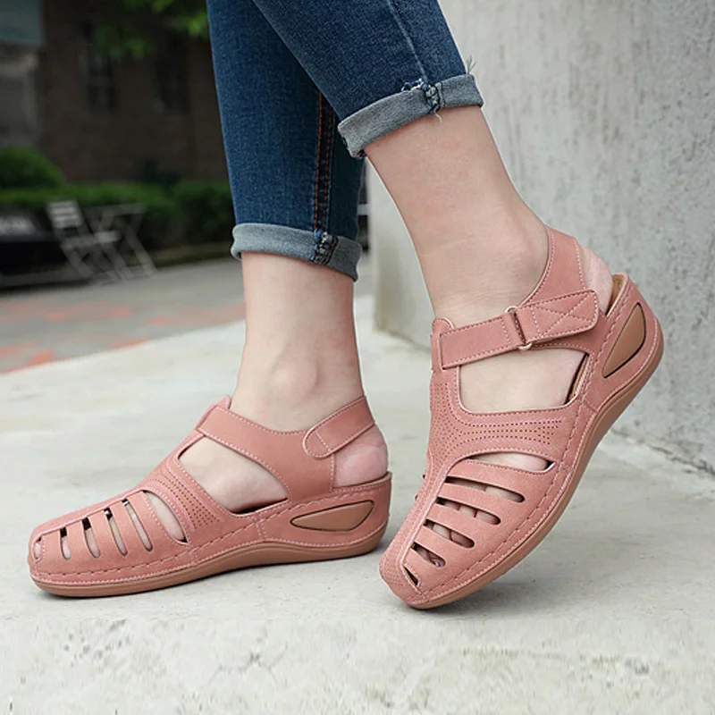 Женские босоножки на танкетке удобные с круглым носком мягкой подошве