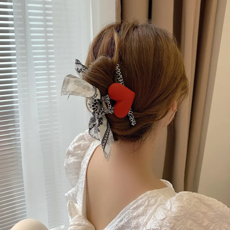 

2021 Ins Women Elegant Big Heart Hair Claws Chiffon Sweet Smile Hair Clips Hairstyle Makeup Headband Hairpin Hair Accessories