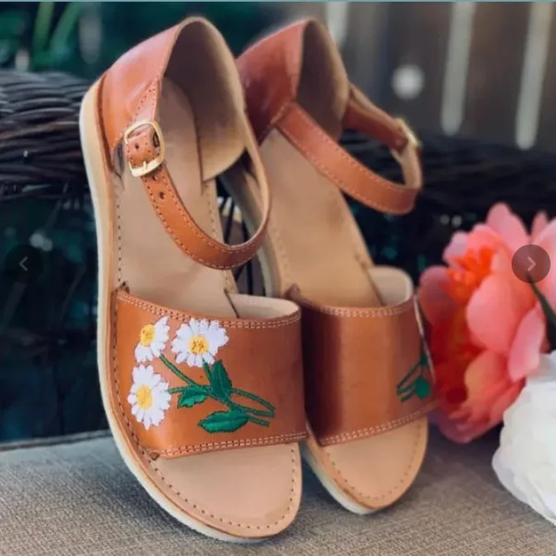 

2021 Summer Fashion Hot Sale Sandals for Women Fashion Small Daisy Embroidery Comfortable Sandals 1KB156