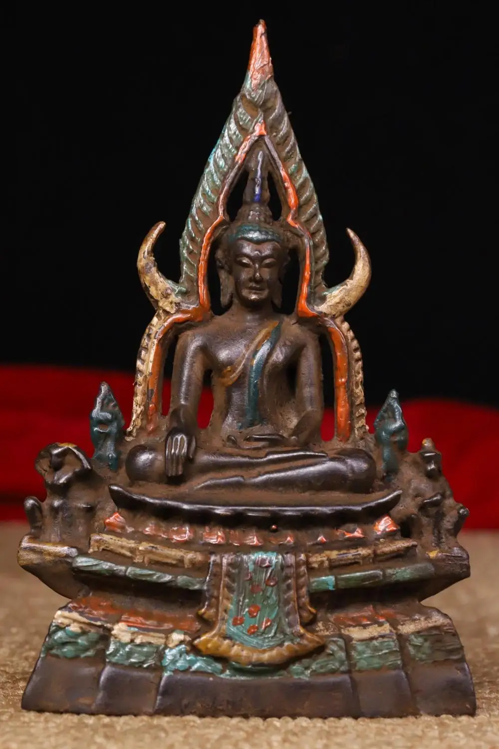 

wedding decoration Tibetan temple bronze hand-beating, chiseling, painting the Buddha statue of Sakyamuni Buddha