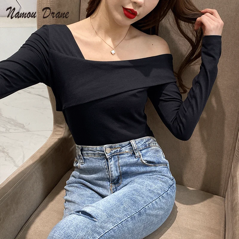 

Namou Drane Sexy Off-the-shoulder Long-sleeved Bottoming Shirt for Women Autumn/winter 2021 with A Chic Top Korean Slim T-shirt