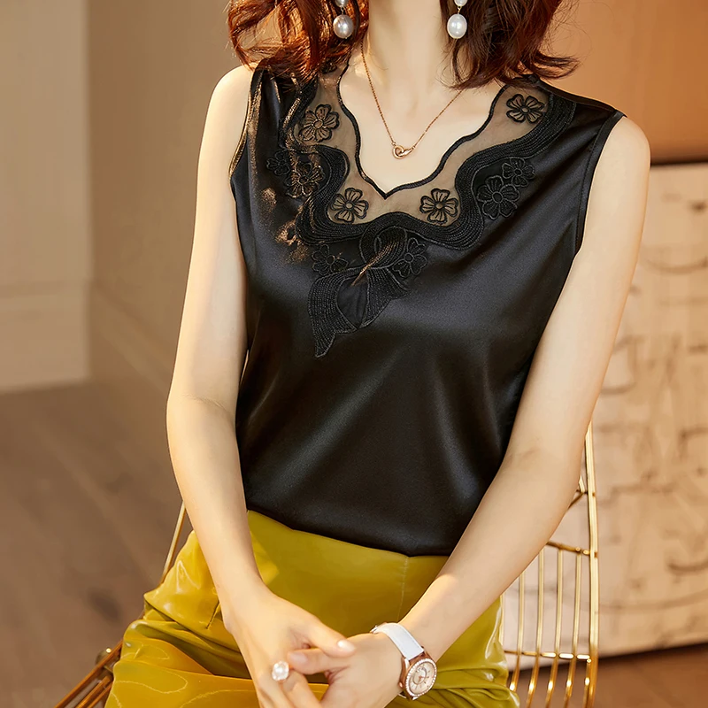 

Chikichi 2021 Solid-colored Vest Elastic Satin Lace Neckline V-neck Korean Fashion Version Loose Women Plus Size Tops