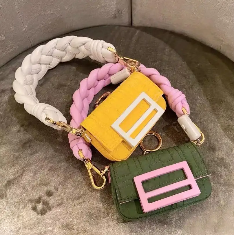 

2021 Summer Style Fashion Metal Buckle Wrist Bag Women Colorblock Patchwork Woven Thick Handle Handbags Mini Lipstick Bags