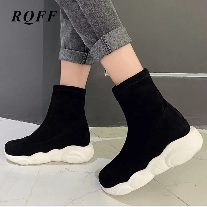 Женские ботильоны без застежки черные однотонные ботинки из флока на высоком