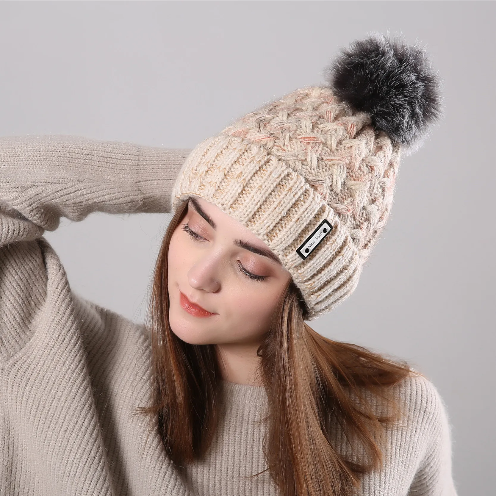 

South Korean Winter New Style Curling Labeling New Style Fashion Knitted Wool Plus Velvet Warm Ladies Hat Bonnets for Women
